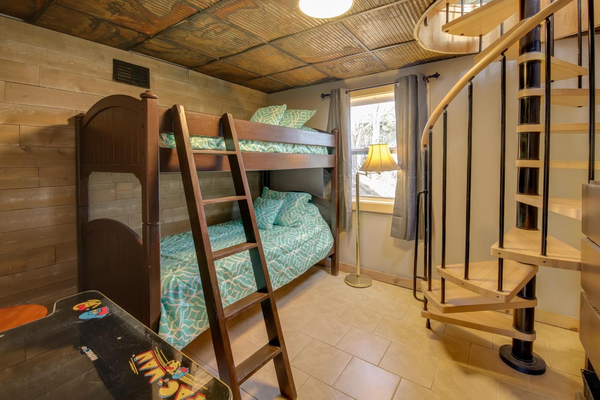 Gatlinburg Mountain Cabin With Hot Tub, Deck And Games المظهر الخارجي الصورة
